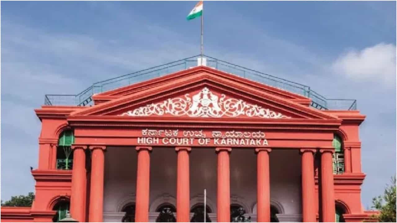 Karnataka High Court: ಸಾರ್ವಜನಿಕ ಕಾಮಗಾರಿಗಳಲ್ಲಿ ಗುಣಮಟ್ಟ ಕಾಯ್ದುಕೊಳ್ಳಲೇಬೇಕು; ಕರ್ನಾಟಕ ಹೈಕೋರ್ಟ್ ತಾಕೀತು Karnataka High Court: ಸಾರ್ವಜನಿಕ ಕಾಮಗಾರಿಗಳಲ್ಲಿ ಗುಣಮಟ್ಟ ಕಾಯ್ದುಕೊಳ್ಳಲೇಬೇಕು; ಕರ್ನಾಟಕ ಹೈಕೋರ್ಟ್ ತಾಕೀತು