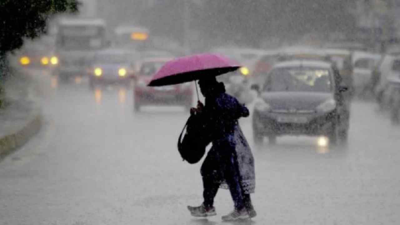 Karnataka Rain: ಬೆಂಗಳೂರಿನಲ್ಲಿ ಸಂಜೆಯಾಗುತಲೇ ಸುರಿದ ಮಳೆ, ಕರ್ನಾಟಕ ಹಲವೆಡೆ ವರುಣನ ಸಿಂಚನ Karnataka Rain: ಬೆಂಗಳೂರಿನಲ್ಲಿ ಸಂಜೆಯಾಗುತಲೇ ಸುರಿದ ಮಳೆ, ಕರ್ನಾಟಕ ಹಲವೆಡೆ ವರುಣನ ಸಿಂಚನ