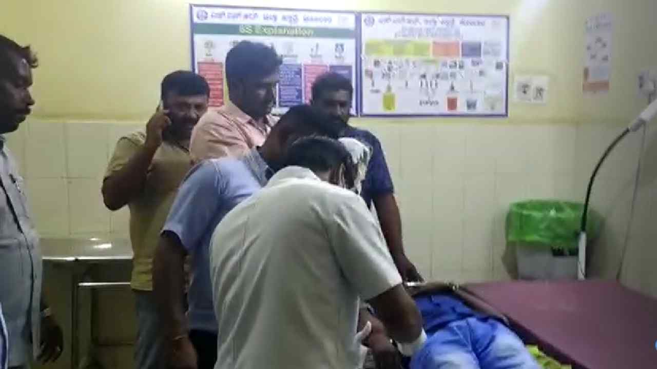 Bike accident in Kolar MP S Muniswamy helps in taking injured to hospital
