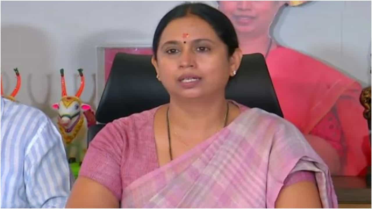 Gruha Lakshmi: ತೆರಿಗೆ ಪಾವತಿಸುವ ಮಕ್ಕಳಿದ್ದರೂ ತಾಯಂದಿರಿಗೆ ಸಿಗಲಿದೆ ಗೃಹಲಕ್ಷ್ಮೀ ಸೌಲಭ್ಯ; ಹೆಬ್ಬಾಳ್ಕರ್ Gruha Lakshmi: ತೆರಿಗೆ ಪಾವತಿಸುವ ಮಕ್ಕಳಿದ್ದರೂ ತಾಯಂದಿರಿಗೆ ಸಿಗಲಿದೆ ಗೃಹಲಕ್ಷ್ಮೀ ಸೌಲಭ್ಯ; ಹೆಬ್ಬಾಳ್ಕರ್