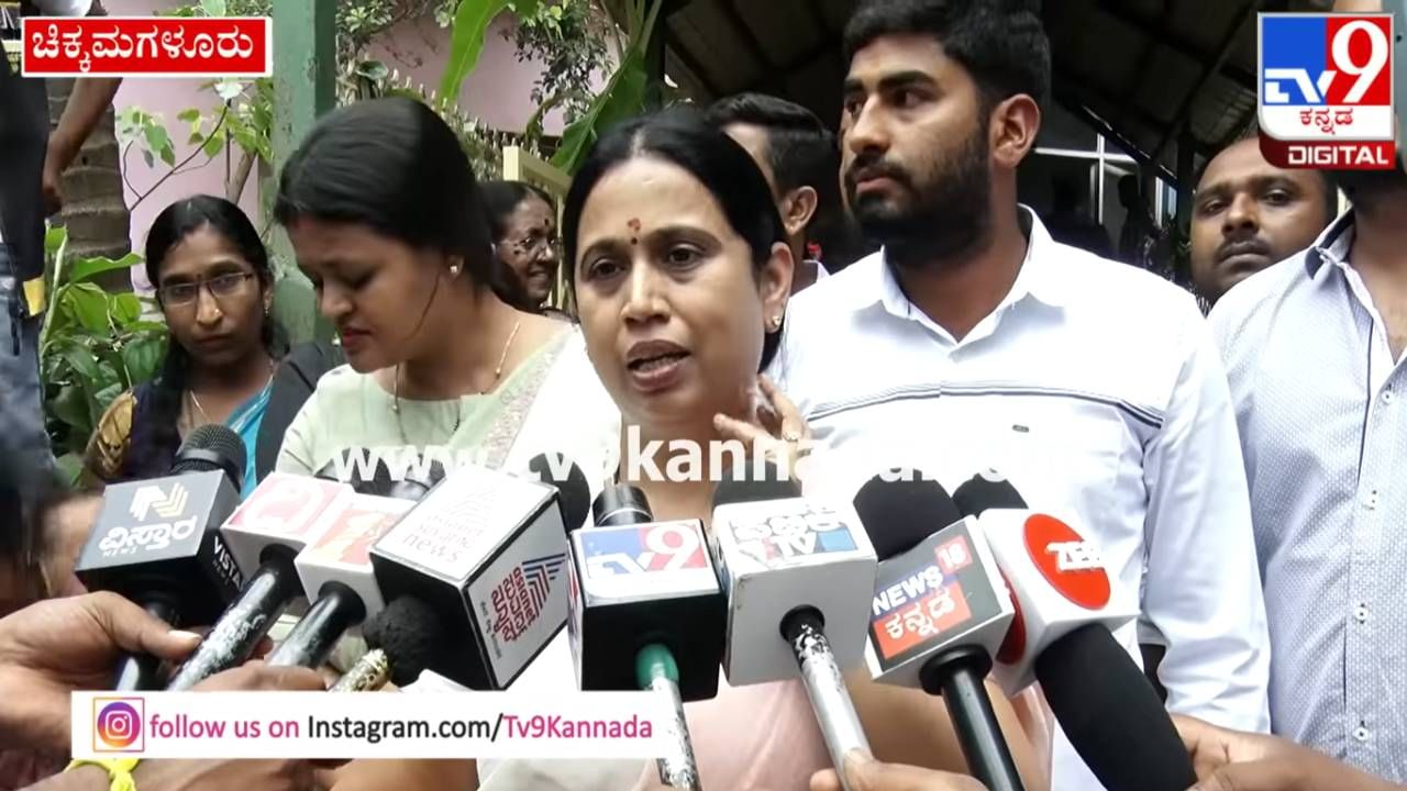 ಗೃಹಲಕ್ಷ್ಮೀ ಯೋಜನೆ ಅರ್ಜಿ ಸಲ್ಲಿಕೆಗೆ ವಿಳಂಬ ಏಕೆ? ಕಾರಣ ನೀಡಿದ ಸಚಿವೆ ಲಕ್ಷ್ಮೀ ಹೆಬ್ಬಾಳ್ಕರ್ ಗೃಹಲಕ್ಷ್ಮೀ ಯೋಜನೆ ಅರ್ಜಿ ಸಲ್ಲಿಕೆಗೆ ವಿಳಂಬ ಏಕೆ? ಕಾರಣ ನೀಡಿದ ಸಚಿವೆ ಲಕ್ಷ್ಮೀ ಹೆಬ್ಬಾಳ್ಕರ್