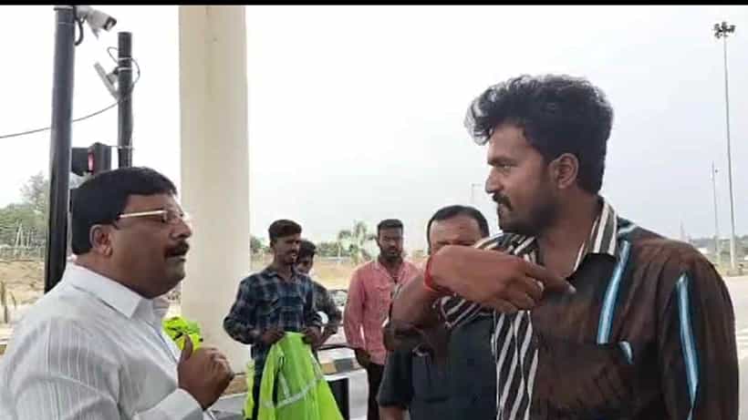 ಬೆಂಗಳೂರು-ಮೈಸೂರು ಎಕ್ಸ್ಪ್ರೆಸ್ ವೇ ಟೋಲ್ ಬಳಿ ಶಾಸಕರ ಜೊತೆ ಟೋಲ್ ಸಿಬ್ಬಂದಿ ಕಿರಿಕ್