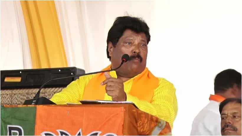 ಮೋದಿ ಹೆಸರಲ್ಲೇ ಗೆಲ್ಲಬೇಕು, ಹಾಗಾದ್ರೆ ನೀವ್ಯಾಕೆ ಇದ್ದೀರಪ್ಪಾ; ಕಟೀಲ್ ಎದುರಲ್ಲೇ ಗುತ್ತೇದಾರ್ ವಾಗ್ದಾಳಿ