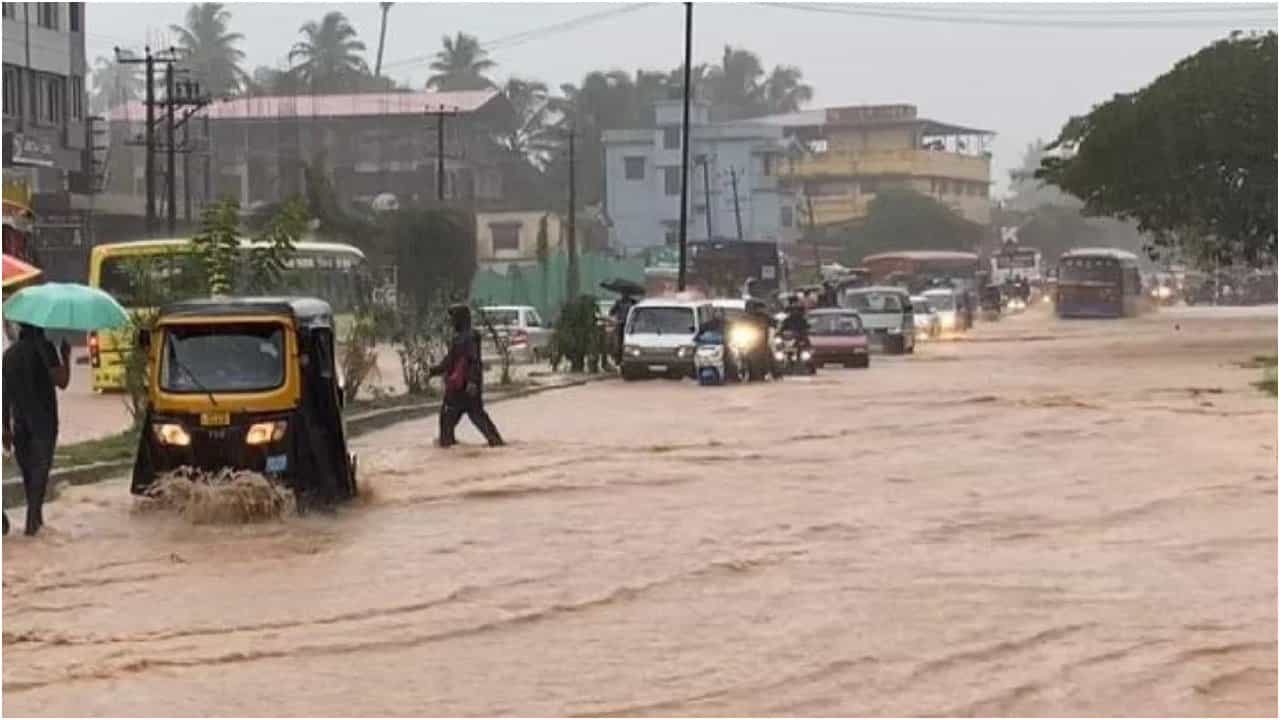 Mangalore Rains: ಮಂಗಳೂರಿನ ಕೋಟೆಕಾರಿನಲ್ಲಿ ಒಂದೇ ದಿನ 245 ಮಿಮೀ ಮಳೆ, ಕರಾವಳಿ ಕರ್ನಾಟಕದಲ್ಲಿ ವರ್ಷಧಾರೆ ಸಾಧ್ಯತೆ Mangalore Rains: ಮಂಗಳೂರಿನ ಕೋಟೆಕಾರಿನಲ್ಲಿ ಒಂದೇ ದಿನ 245 ಮಿಮೀ ಮಳೆ, ಕರಾವಳಿ ಕರ್ನಾಟಕದಲ್ಲಿ ವರ್ಷಧಾರೆ ಸಾಧ್ಯತೆ