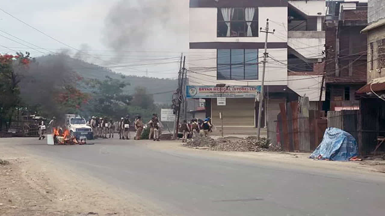 Manipur violence: ಶಂಕಿತ ಬಂಡುಕೋರರಿಂದ ಗುಂಡಿನ ದಾಳಿ, ಮಣಿಪುರದಲ್ಲಿ ಮೂರು ಸಾವು Manipur violence: ಶಂಕಿತ ಬಂಡುಕೋರರಿಂದ ಗುಂಡಿನ ದಾಳಿ, ಮಣಿಪುರದಲ್ಲಿ ಮೂರು ಸಾವು