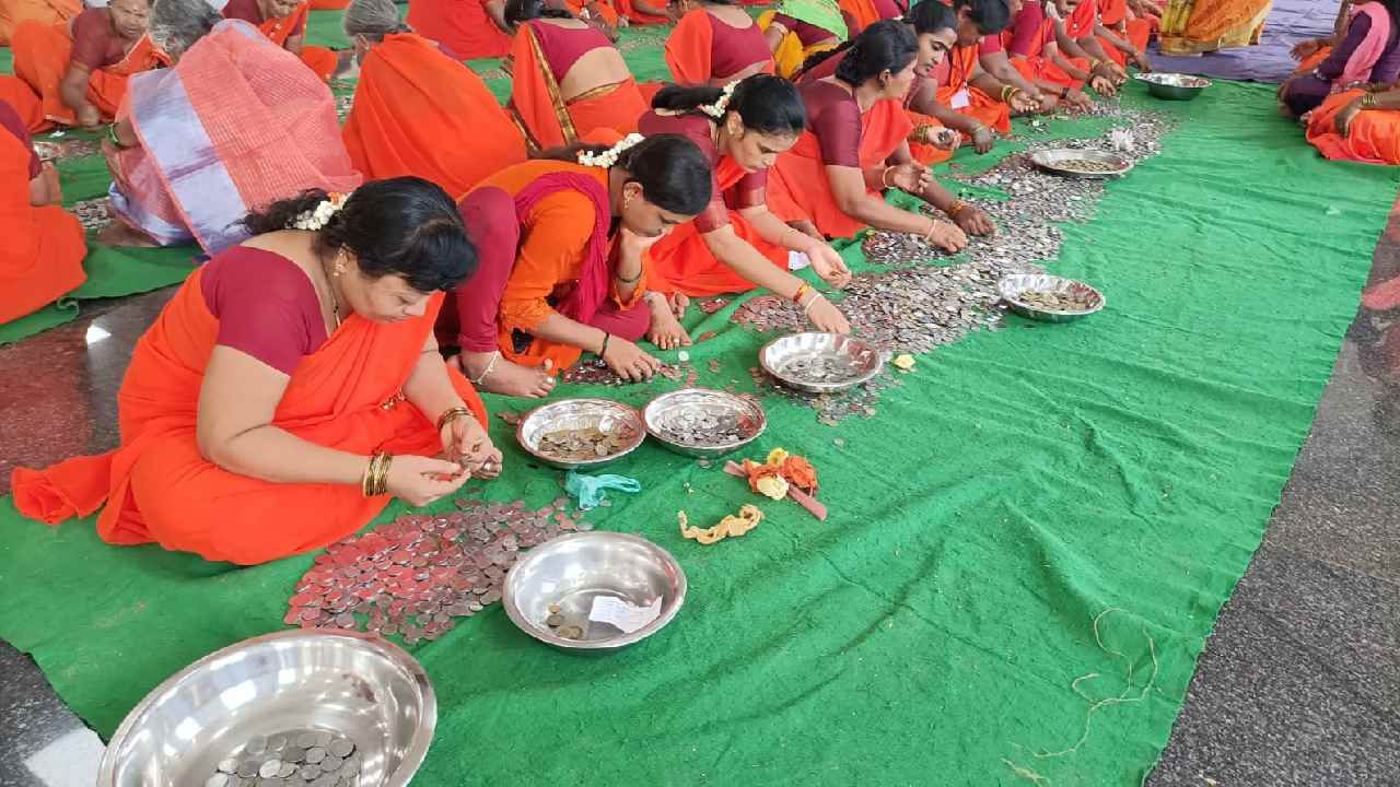 ಕಳೆದ ತಿಂಗಳು ಮೇನಲ್ಲಿ ರಾಯರ ಹುಂಡಿಯಲ್ಲಿ ದಾಖಲೆ 3 ಕೋಟಿ 53 ಲಕ್ಷ ರೂ. ಕಾಣಿಕೆ ಹರಿದುಬಂದಿತ್ತು