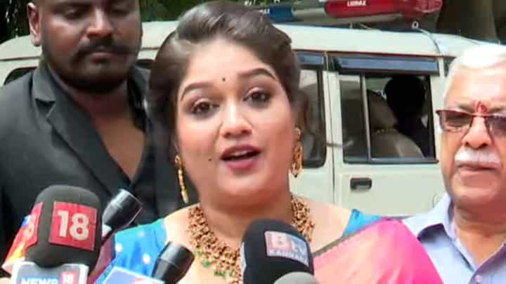 Meghana Raj: ‘ಅವಿವಾ ಕೂಡ ನಮ್ಮ ಫ್ಯಾಮಿಲಿ ಸೇರಿದ್ದಾರೆ’; ಖುಷಿಖುಷಿಯಿಂದ ಮಾತನಾಡಿದ ಮೇಘನಾ ರಾಜ್ Meghana Raj: ‘ಅವಿವಾ ಕೂಡ ನಮ್ಮ ಫ್ಯಾಮಿಲಿ ಸೇರಿದ್ದಾರೆ’; ಖುಷಿಖುಷಿಯಿಂದ ಮಾತನಾಡಿದ ಮೇಘನಾ ರಾಜ್