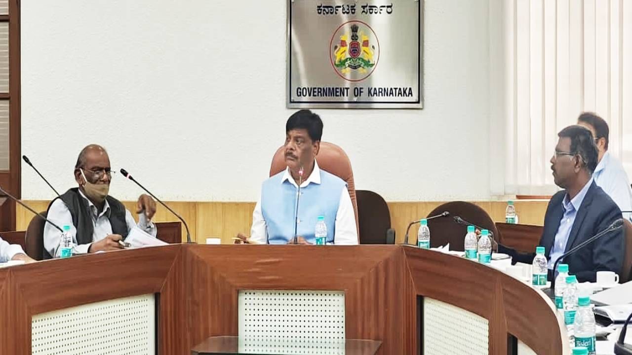 SCP ಅನುದಾನವನ್ನು ಸಮರ್ಪಕವಾಗಿ ಬಳಸುವಂತೆ ಅಧಿಕಾರಿಗಳಿಗೆ ಸೂಚಿಸಿದ ಸಚಿವ ಡಾ.ಹೆಚ್ಸಿ ಮಹದೇವಪ್ಪ SCP ಅನುದಾನವನ್ನು ಸಮರ್ಪಕವಾಗಿ ಬಳಸುವಂತೆ ಅಧಿಕಾರಿಗಳಿಗೆ ಸೂಚಿಸಿದ ಸಚಿವ ಡಾ.ಹೆಚ್ಸಿ ಮಹದೇವಪ್ಪ