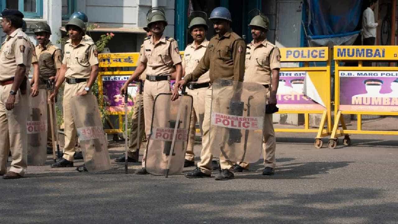 Mumbai Crime: ಲಿವ್-ಇನ್ ಸಂಗಾತಿಯ ಕೊಂದು, ದೇಹವನ್ನು 13 ಭಾಗ ಮಾಡಿ, ಕುಕ್ಕರ್ನಲ್ಲಿ ಬೇಯಿಸಿದ ವ್ಯಕ್ತಿಯ ಬಂಧನ Mumbai Crime: ಲಿವ್-ಇನ್ ಸಂಗಾತಿಯ ಕೊಂದು, ದೇಹವನ್ನು 13 ಭಾಗ ಮಾಡಿ, ಕುಕ್ಕರ್ನಲ್ಲಿ ಬೇಯಿಸಿದ ವ್ಯಕ್ತಿಯ ಬಂಧನ