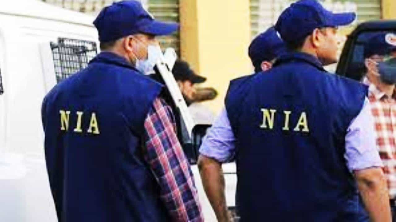 NIA Raid: ಕರ್ನಾಟಕ ಸೇರಿದಂತೆ ಹಲವೆಡೆ ಎನ್ಐಎ ದಾಳಿ, ಅಪಾರ ಪ್ರಮಾಣದ ನಗದು ಜಪ್ತಿ NIA Raid: ಕರ್ನಾಟಕ ಸೇರಿದಂತೆ ಹಲವೆಡೆ ಎನ್ಐಎ ದಾಳಿ, ಅಪಾರ ಪ್ರಮಾಣದ ನಗದು ಜಪ್ತಿ