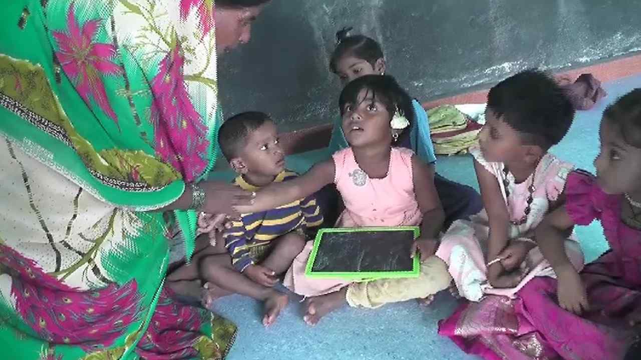 Roof cement fell on anganwadi children in Raibag taluk of Belagavi