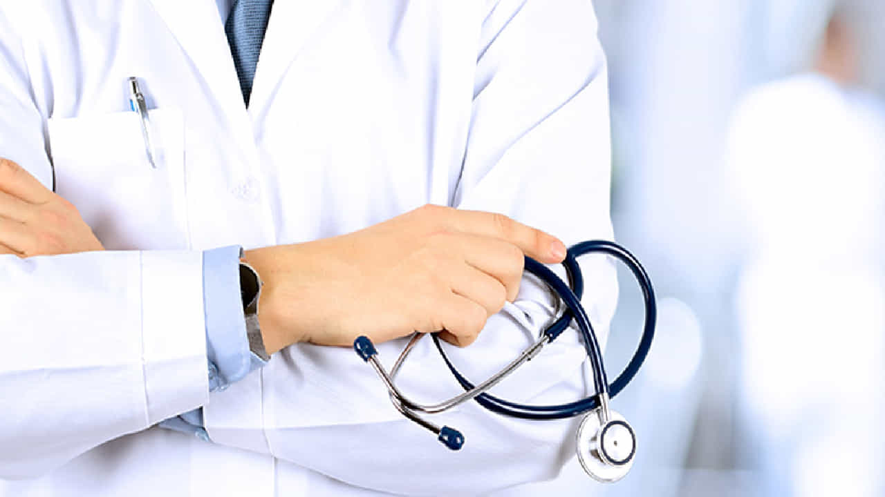 National Doctors’ Day 2023: ವೈದ್ಯೋ ನಾರಾಯಣೋ ಹರಿಃ; ಜೀವಗಳನ್ನು ಉಳಿಸುವ ವೈದ್ಯರೇಕೆ ದೇವರ ಸಮಾನ National Doctors’ Day 2023: ವೈದ್ಯೋ ನಾರಾಯಣೋ ಹರಿಃ; ಜೀವಗಳನ್ನು ಉಳಿಸುವ ವೈದ್ಯರೇಕೆ ದೇವರ ಸಮಾನ