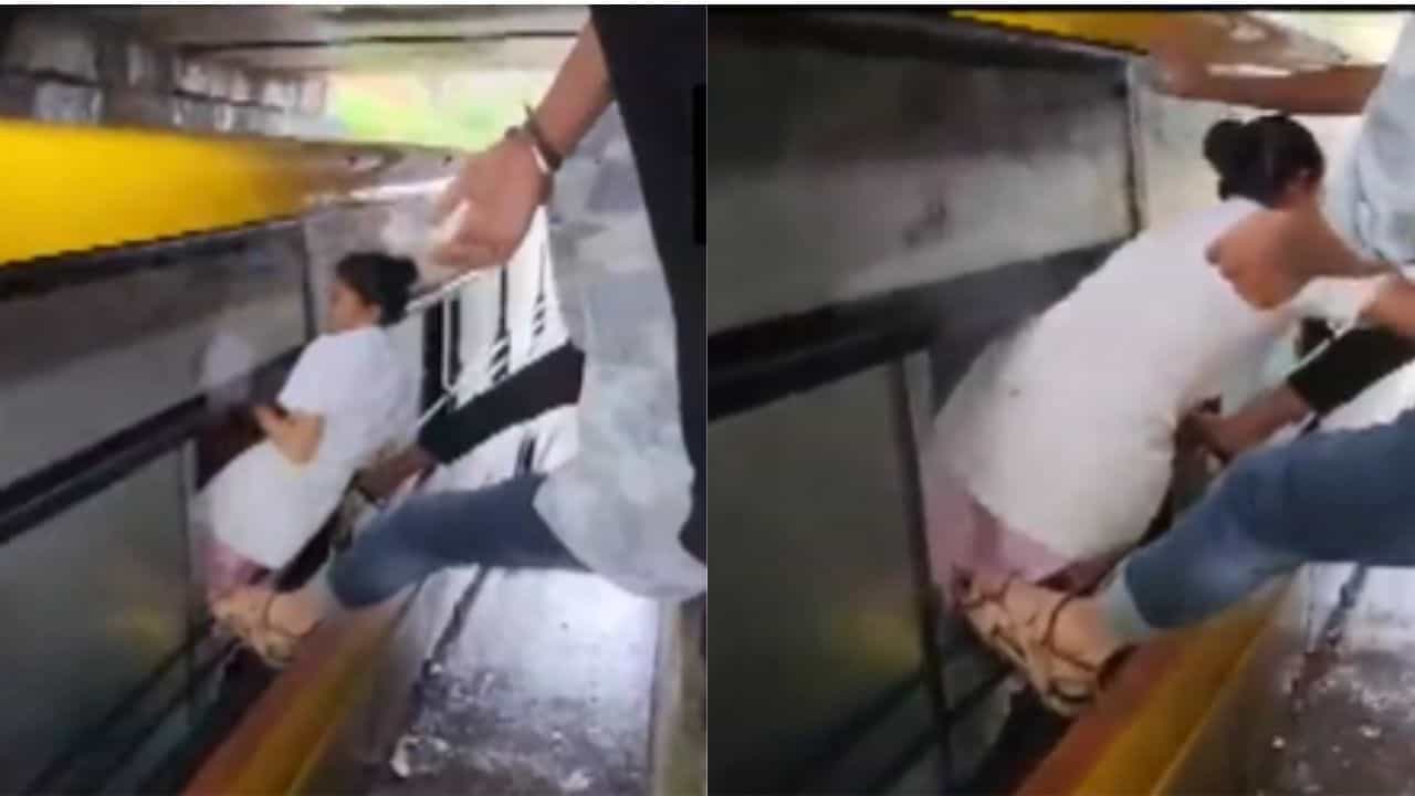 Video Viral: ಜಲಾವೃತಗೊಂಡ ಬೈಪಾಸ್ನಲ್ಲಿ ಸಿಲುಕಿಕೊಂಡ ಕಾಲೇಜ್ ಬಸ್, ಕಿಟಕಿಯ ಮೂಲಕ ವಿದ್ಯಾರ್ಥಿಗಳ ರಕ್ಷಣೆ Video Viral: ಜಲಾವೃತಗೊಂಡ ಬೈಪಾಸ್ನಲ್ಲಿ ಸಿಲುಕಿಕೊಂಡ ಕಾಲೇಜ್ ಬಸ್, ಕಿಟಕಿಯ ಮೂಲಕ ವಿದ್ಯಾರ್ಥಿಗಳ ರಕ್ಷಣೆ