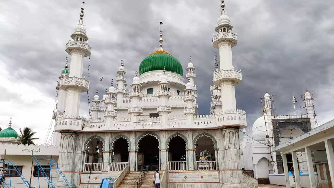 eHundi in Dargah: ವಕ್ಫ್ ಒಡೆತನದ ದರ್ಗಾ, ಮಸೀದಿಗಳಿಗೆ ಇಹುಂಡಿ ವ್ಯವಸ್ಥೆ, ಹೊಸ ಆ್ಯಪ್ ಬಿಡುಗಡೆ ಮಾಡಿದ ಸಚಿವ eHundi in Dargah: ವಕ್ಫ್ ಒಡೆತನದ ದರ್ಗಾ, ಮಸೀದಿಗಳಿಗೆ ಇಹುಂಡಿ ವ್ಯವಸ್ಥೆ, ಹೊಸ ಆ್ಯಪ್ ಬಿಡುಗಡೆ ಮಾಡಿದ ಸಚಿವ