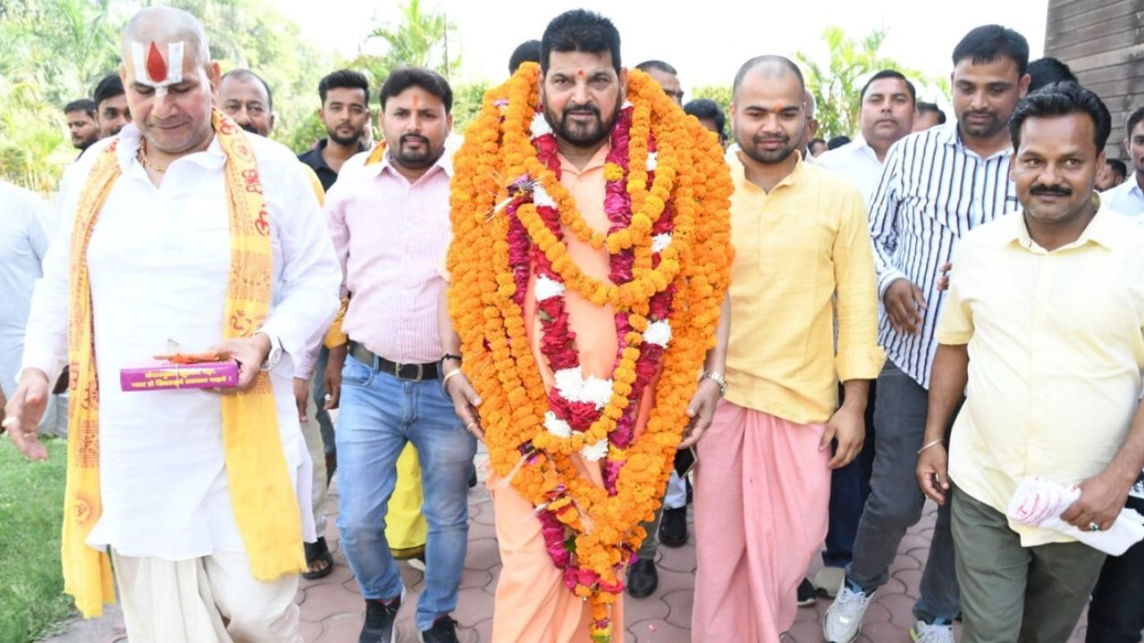 Wrestlers Protest: ಬಿಜೆಪಿ ಸಂಸದನ ವಿರುದ್ಧ MeToo ಆರೋಪ, ರ್ಯಾಲಿ ಮುಂದೂಡಿದ ಬ್ರಿಜ್ ಭೂಷಣ್ ಶರಣ್ ಸಿಂಗ್ Wrestlers Protest: ಬಿಜೆಪಿ ಸಂಸದನ ವಿರುದ್ಧ MeToo ಆರೋಪ, ರ್ಯಾಲಿ ಮುಂದೂಡಿದ ಬ್ರಿಜ್ ಭೂಷಣ್ ಶರಣ್ ಸಿಂಗ್