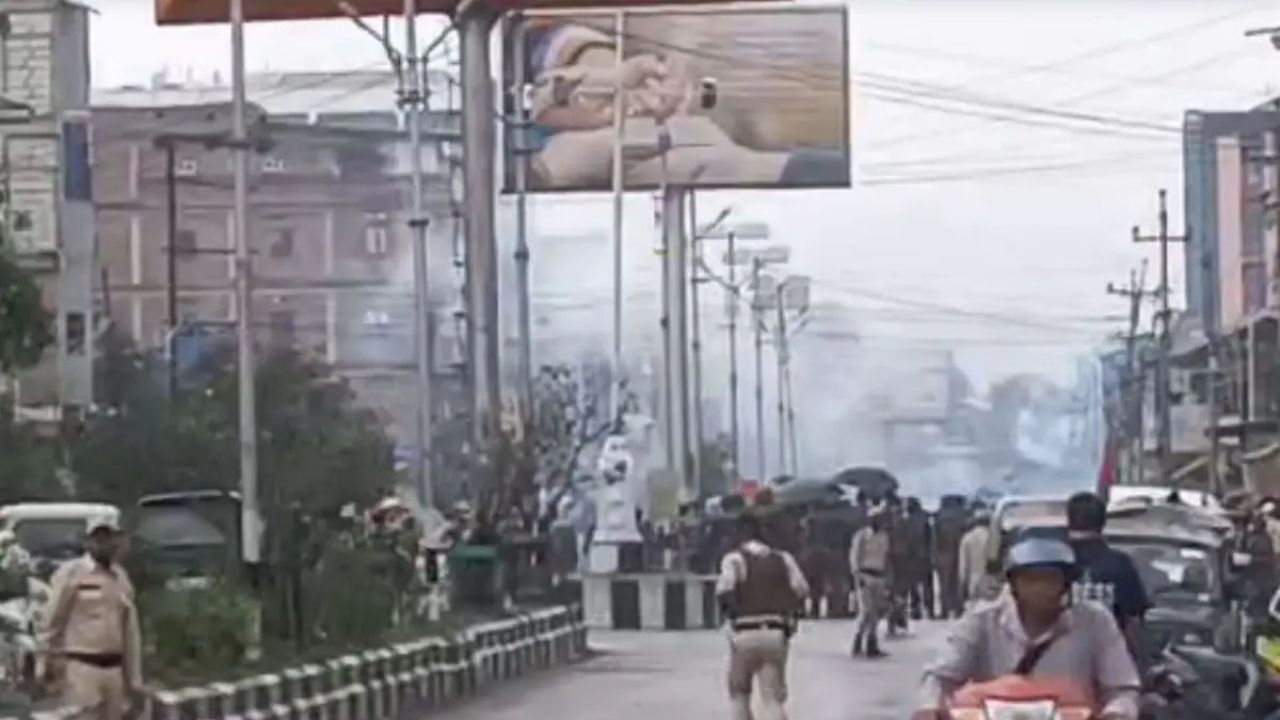 Manipur Violence: ಇಂಫಾಲ್ನಲ್ಲಿ ಮನೆಗಳಿಗೆ ಬೆಂಕಿ, ಸೇನೆ ಜತೆಗೆ ಘರ್ಷಣೆ, ಹಲವರಿಗೆ ಗಾಯ