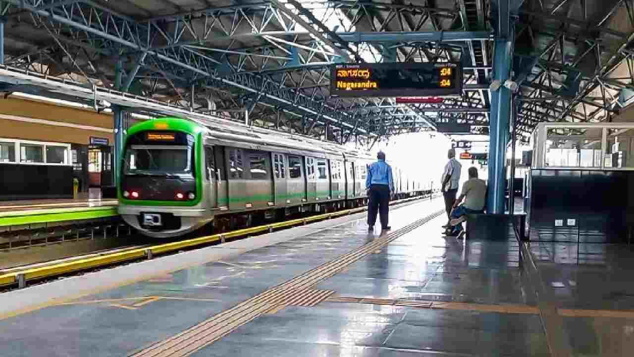 Namma Metro: ನಮ್ಮ ಮೆಟ್ರೋದ 50 ನಿಲ್ದಾಣಗಳಲ್ಲಿ ಇನ್ಮುಂದೆ ರಾರಾಜಿಸಲಿದೆ ಒಳಾಂಗಣ ಜಾಹೀರಾತುಗಳು! Namma Metro: ನಮ್ಮ ಮೆಟ್ರೋದ 50 ನಿಲ್ದಾಣಗಳಲ್ಲಿ ಇನ್ಮುಂದೆ ರಾರಾಜಿಸಲಿದೆ ಒಳಾಂಗಣ ಜಾಹೀರಾತುಗಳು!