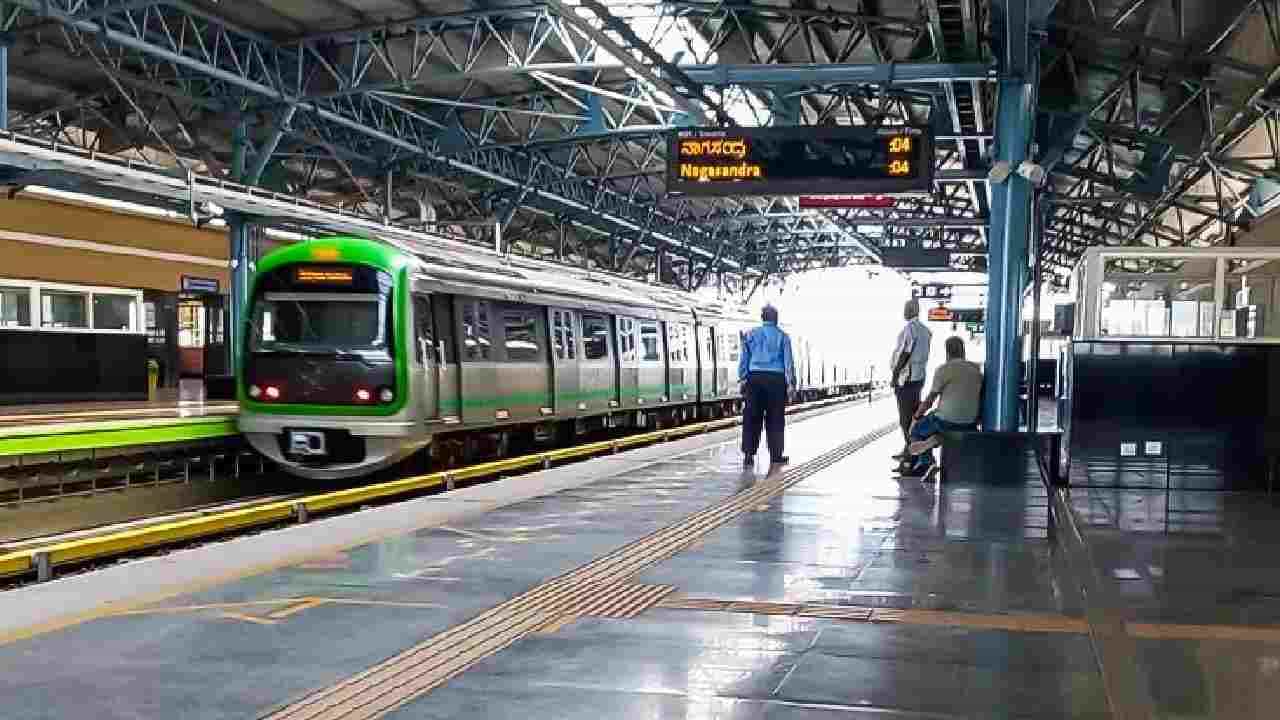 Namma Metro: ನಮ್ಮ ಮೆಟ್ರೋದ 50 ನಿಲ್ದಾಣಗಳಲ್ಲಿ ಇನ್ಮುಂದೆ ರಾರಾಜಿಸಲಿದೆ ಒಳಾಂಗಣ ಜಾಹೀರಾತುಗಳು! Namma Metro: ನಮ್ಮ ಮೆಟ್ರೋದ 50 ನಿಲ್ದಾಣಗಳಲ್ಲಿ ಇನ್ಮುಂದೆ ರಾರಾಜಿಸಲಿದೆ ಒಳಾಂಗಣ ಜಾಹೀರಾತುಗಳು!