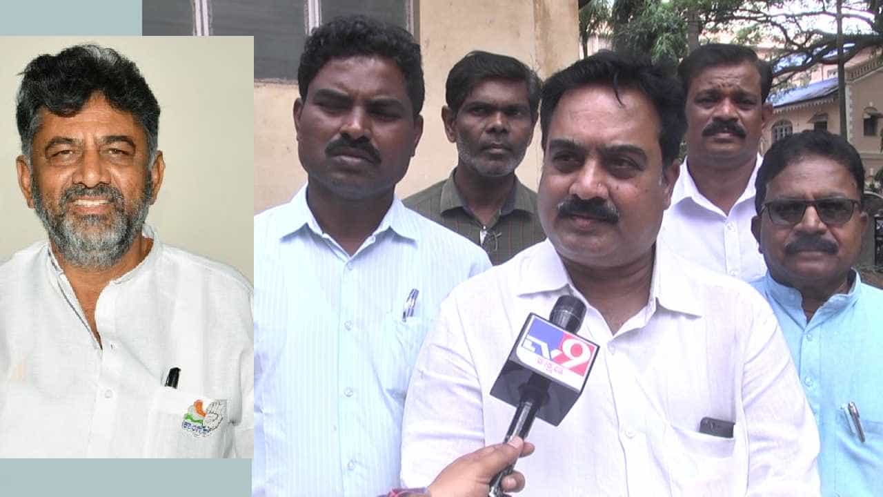 DK Shivakumar: ಜನರಿಗೆ ಕೊಟ್ಟಂಗೆ ನಮಗೂ ನಿಗಮ ಮಂಡಳಿ ಅಧ್ಯಕ್ಷ ಸ್ಥಾನಗಳ ಗ್ಯಾರಂಟಿ ಕೊಡಿ! ಪಕ್ಷಕ್ಕಾಗಿ ದುಡಿದ ಕಾಂಗ್ರೆಸ್ ಕಾರ್ಯಕರ್ತರ ಅಹವಾಲು DK Shivakumar: ಜನರಿಗೆ ಕೊಟ್ಟಂಗೆ ನಮಗೂ ನಿಗಮ ಮಂಡಳಿ ಅಧ್ಯಕ್ಷ ಸ್ಥಾನಗಳ ಗ್ಯಾರಂಟಿ ಕೊಡಿ! ಪಕ್ಷಕ್ಕಾಗಿ ದುಡಿದ ಕಾಂಗ್ರೆಸ್ ಕಾರ್ಯಕರ್ತರ ಅಹವಾಲು
