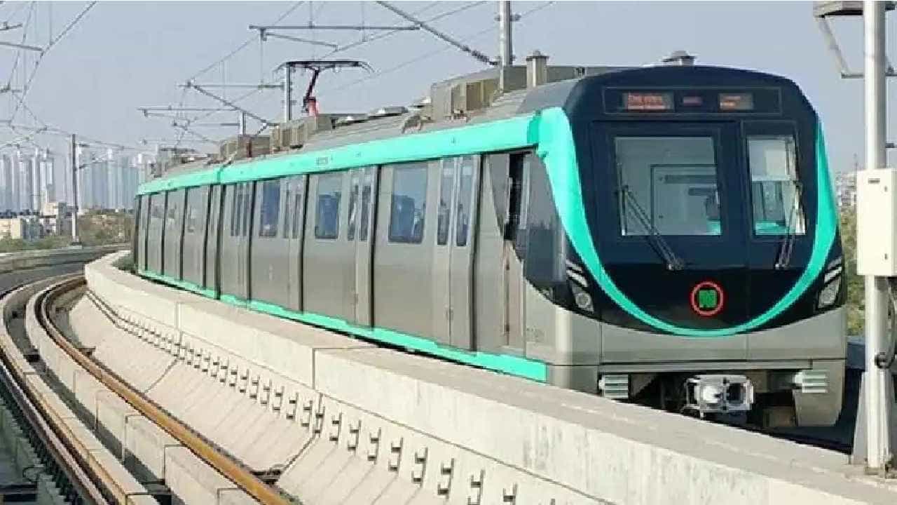 Noida: ನೋಯ್ಡಾದಲ್ಲಿ ಚಲಿಸುತ್ತಿದ್ದ ಮೆಟ್ರೋ ಮುಂದೆ ಜಿಗಿದು ವ್ಯಕ್ತಿ ಆತ್ಮಹತ್ಯೆ Noida: ನೋಯ್ಡಾದಲ್ಲಿ ಚಲಿಸುತ್ತಿದ್ದ ಮೆಟ್ರೋ ಮುಂದೆ ಜಿಗಿದು ವ್ಯಕ್ತಿ ಆತ್ಮಹತ್ಯೆ