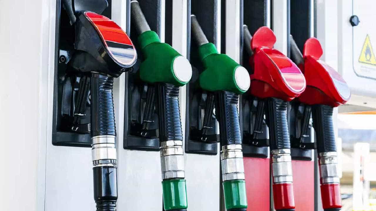 Petrol Price on June 23: ಬೆಂಗಳೂರು ಸೇರಿ ದೇಶದ ಪ್ರಮುಖ ನಗರಗಳಲ್ಲಿ ಜೂನ್ 23ರಂದು ಪೆಟ್ರೋಲ್, ಡೀಸೆಲ್ ದರ ಎಷ್ಟಿದೆ, ವಿವರ ಇಲ್ಲಿದೆ Petrol Price on June 23: ಬೆಂಗಳೂರು ಸೇರಿ ದೇಶದ ಪ್ರಮುಖ ನಗರಗಳಲ್ಲಿ ಜೂನ್ 23ರಂದು ಪೆಟ್ರೋಲ್, ಡೀಸೆಲ್ ದರ ಎಷ್ಟಿದೆ, ವಿವರ ಇಲ್ಲಿದೆ