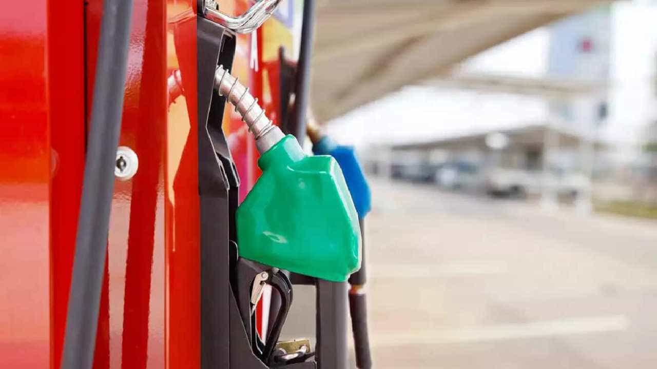 Petrol Price on June 30: ಬೆಂಗಳೂರು ಸೇರಿ ದೇಶದ ಪ್ರಮುಖ ನಗರಗಳಲ್ಲಿ ಜೂನ್ 30ರಂದು ಪೆಟ್ರೋಲ್, ಡೀಸೆಲ್ ದರ ಎಷ್ಟಿದೆ, ವಿವರ ಇಲ್ಲಿದೆ Petrol Price on June 30: ಬೆಂಗಳೂರು ಸೇರಿ ದೇಶದ ಪ್ರಮುಖ ನಗರಗಳಲ್ಲಿ ಜೂನ್ 30ರಂದು ಪೆಟ್ರೋಲ್, ಡೀಸೆಲ್ ದರ ಎಷ್ಟಿದೆ, ವಿವರ ಇಲ್ಲಿದೆ