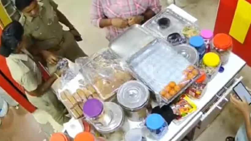 ಆಮ್ಲೆಟ್ ತಿಂದ್ರು, ಜ್ಯೂಸ್ ಕುಡ್ದ್ರು, ಕಾಸು ಕೇಳಿದ್ರೆ ಕೊಡಲ್ಲ ಅಂದ್ರು: ಮಹಿಳಾ ಸಬ್ಇನ್ಸ್ಪೆಕ್ಟರ್ ಜತೆ ಮೂವರು ಕಾನ್ಸ್ಟೆಬಲ್ಗಳು ಸಸ್ಪೆಂಡ್
