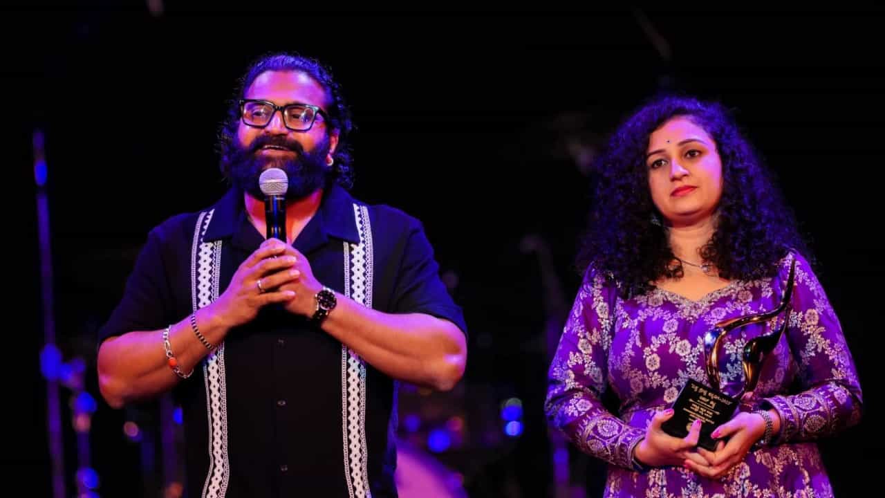 ‘ಕಾಂತಾರ’ ಚಿತ್ರದ ಬಳಿಕ ರಿಷಬ್ ಶೆಟ್ಟಿ ಅವರ ಖ್ಯಾತಿ ಹೆಚ್ಚಿದೆ. ಈಗ ಅವರು ಅಮೆರಿಕಕ್ಕೆ ತೆರಳಿ ಅಲ್ಲಿನ ಕನ್ನಡಿಗರು ನೀಡುವ ‘ವಿಶ್ವ ಶ್ರೇಷ್ಠ ಕನ್ನಡಿಗ 2023’ ಪ್ರಶಸ್ತಿ ಪಡೆದಿದ್ದಾರೆ.