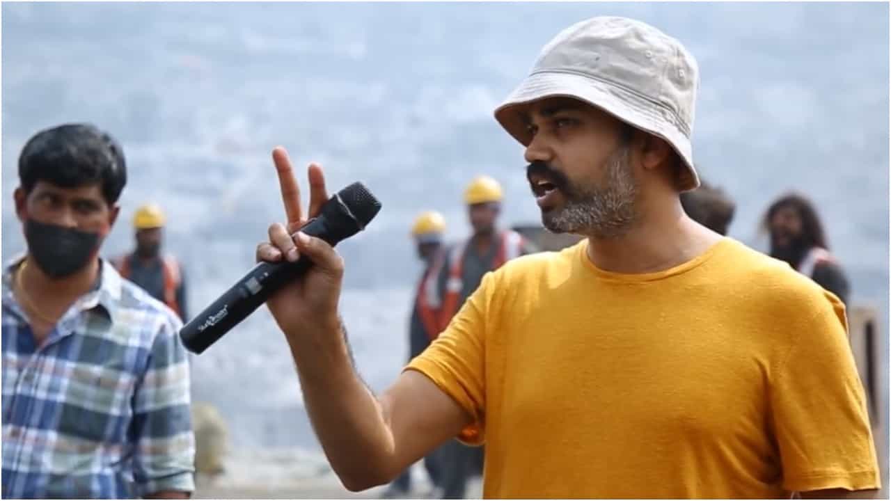 Prashanth Neel Birthday: ಶೂಟಿಂಗ್ ಸೆಟ್ನಲ್ಲಿ ಹೇಗಿರ್ತಾರೆ ಗೊತ್ತಾ ಪ್ರಶಾಂತ್ ನೀಲ್? ವಿಶೇಷ ವಿಡಿಯೋ ಹಂಚಿಕೊಂಡ ‘ಸಲಾರ್’ ಚಿತ್ರತಂಡ Prashanth Neel Birthday: ಶೂಟಿಂಗ್ ಸೆಟ್ನಲ್ಲಿ ಹೇಗಿರ್ತಾರೆ ಗೊತ್ತಾ ಪ್ರಶಾಂತ್ ನೀಲ್? ವಿಶೇಷ ವಿಡಿಯೋ ಹಂಚಿಕೊಂಡ ‘ಸಲಾರ್’ ಚಿತ್ರತಂಡ