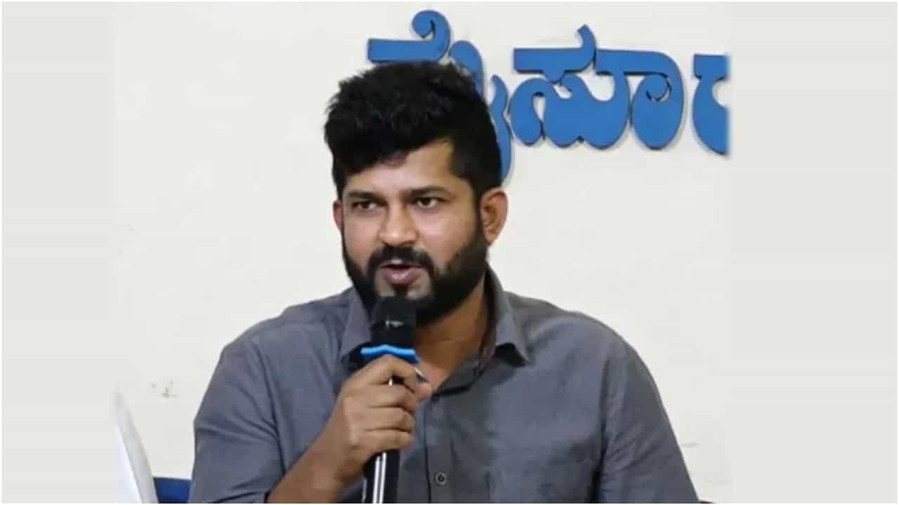 ಮುಸ್ಲಿಮರ ಮನೆಯಲ್ಲಿ 2-3 ಪತ್ನಿಯರು ಇರುತ್ತಾರೆ, ಯಾರು ಯಜಮಾನಿ ಆಗುತ್ತಾರೆ; ಪ್ರತಾಪ್ ಸಿಂಹ ವ್ಯಂಗ್ಯ ಮುಸ್ಲಿಮರ ಮನೆಯಲ್ಲಿ 2-3 ಪತ್ನಿಯರು ಇರುತ್ತಾರೆ, ಯಾರು ಯಜಮಾನಿ ಆಗುತ್ತಾರೆ; ಪ್ರತಾಪ್ ಸಿಂಹ ವ್ಯಂಗ್ಯ