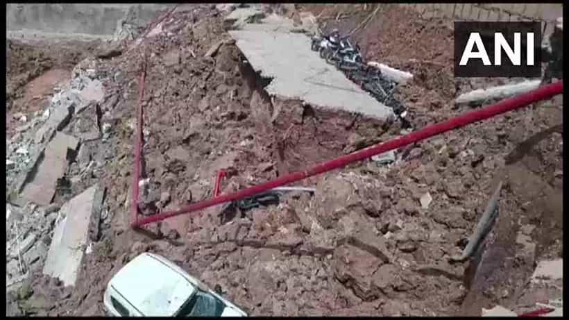 Video: ಮೊಹಾಲಿಯಲ್ಲಿ ಕುಸಿದ ಪಾರ್ಕಿಂಗ್ಲಾಟ್, ಹತ್ತಾರು ವಾಹನಗಳು ಜಖಂ