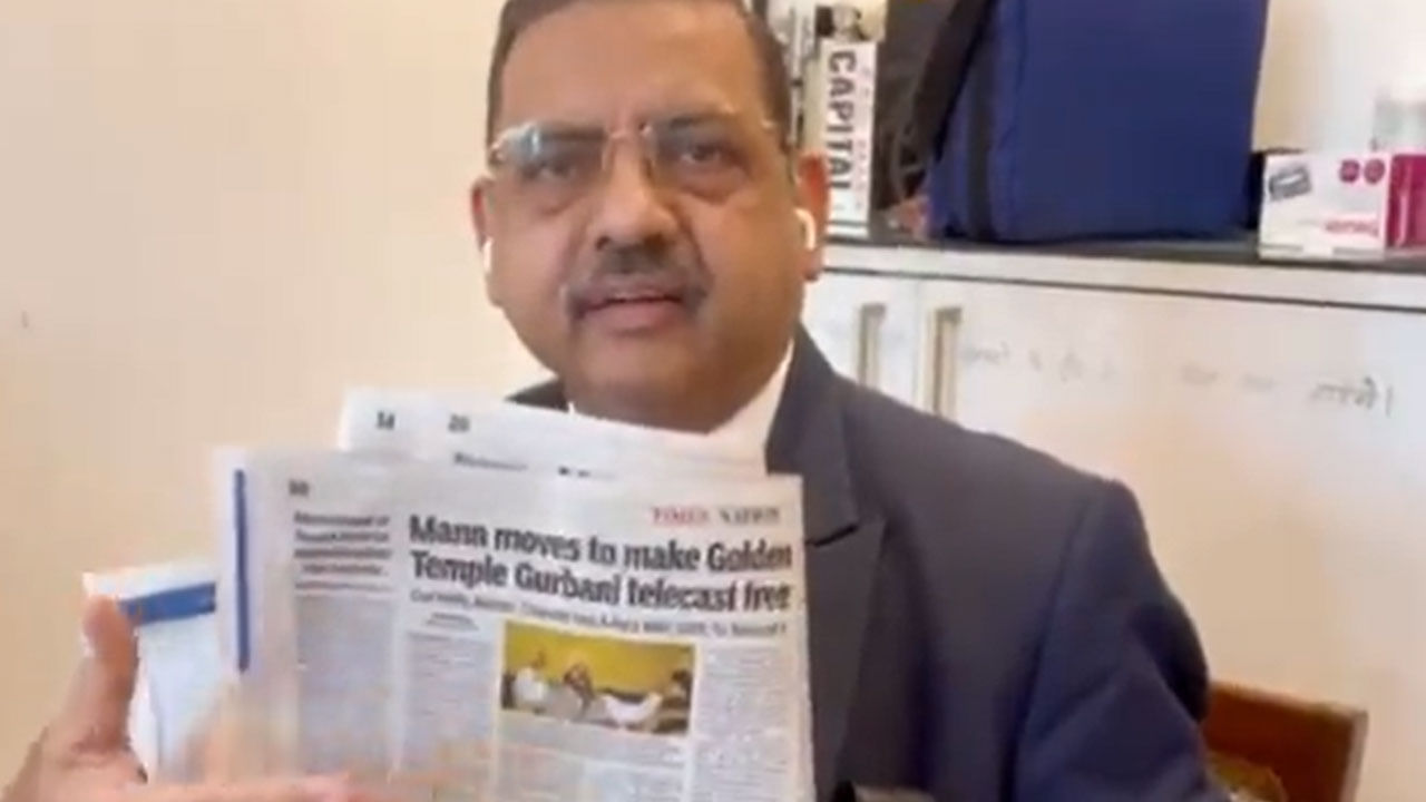 ಗುರ್ಬಾನಿ ಟೆಲಿಕಾಸ್ಟ್ ವಿವಾದ: ಇಲ್ಲಿವರೆಗೆ ಉಚಿತವಿರಲಿಲ್ಲ ಎಂದು ಬಿಲ್ ತೋರಿಸಿದವರಿಗೆ ₹1 ಕೋಟಿ ಬಹುಮಾನ ಘೋಷಿಸಿದ ಪಿಟಿಸಿ ನೆಟ್ವರ್ಕ್ ಗುರ್ಬಾನಿ ಟೆಲಿಕಾಸ್ಟ್ ವಿವಾದ: ಇಲ್ಲಿವರೆಗೆ ಉಚಿತವಿರಲಿಲ್ಲ ಎಂದು ಬಿಲ್ ತೋರಿಸಿದವರಿಗೆ ₹1 ಕೋಟಿ ಬಹುಮಾನ ಘೋಷಿಸಿದ ಪಿಟಿಸಿ ನೆಟ್ವರ್ಕ್