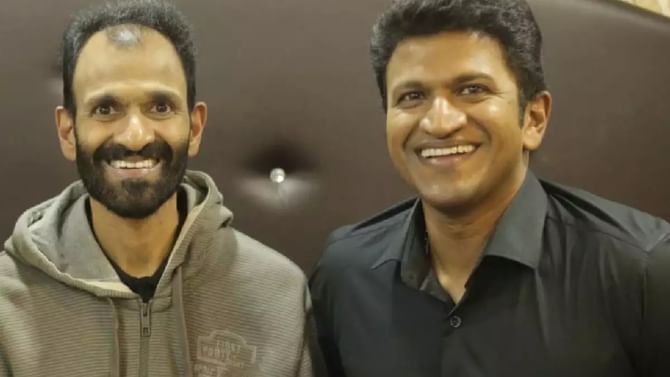 ಪುನೀತ್ ರಾಜ್ಕುಮಾರ್ ಹೆಸರು ಹೇಳಿದೊಡನೆ ಶಿಳ್ಳೆ-ಚಪ್ಪಾಳೆಗಳ ಸುರಿಮಳೆ ಪುನೀತ್ ರಾಜ್ಕುಮಾರ್ ಹೆಸರು ಹೇಳಿದೊಡನೆ ಶಿಳ್ಳೆ-ಚಪ್ಪಾಳೆಗಳ ಸುರಿಮಳೆ