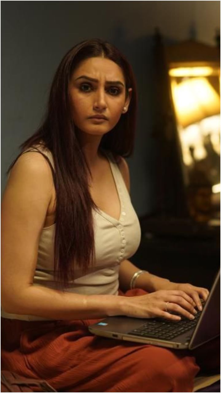 Ragini Dwivedi(23)