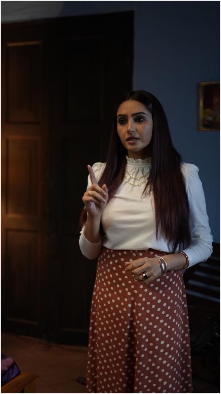 Ragini Dwivedi(24)