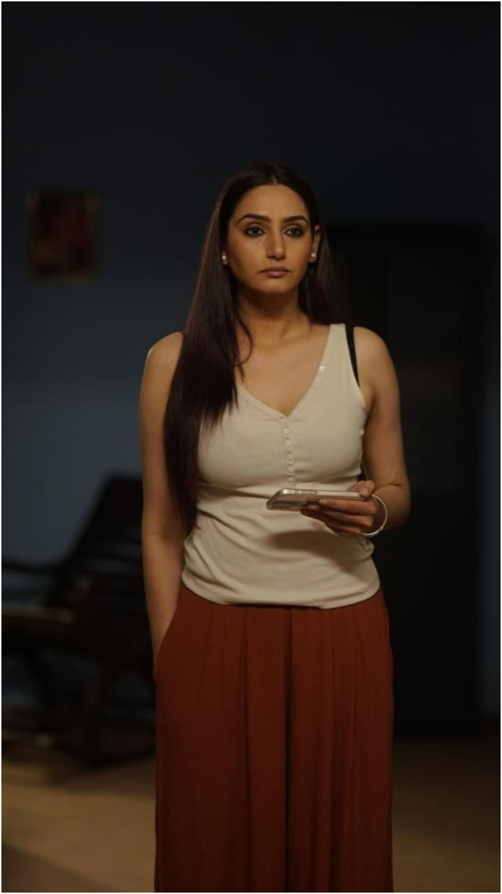 Ragini Dwivedi(26)