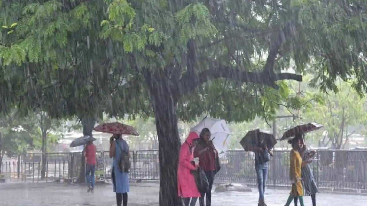 Biporjoy cyclone: ಬಿಪರ್ಜಾಯ್ ಚಂಡಮಾರುತ ಆರ್ಭಟ; ಈ ರಾಜ್ಯಗಳಲ್ಲಿ ಮುಂದಿನ 4 ದಿನ ಭಾರಿ ಮಳೆ; ಸಮುದ್ರಕ್ಕೆ ಇಳಿಯದಂತೆ ಮೀನುಗಾರರಿಗೆ ಎಚ್ಚರಿಕೆ Biporjoy cyclone: ಬಿಪರ್ಜಾಯ್ ಚಂಡಮಾರುತ ಆರ್ಭಟ; ಈ ರಾಜ್ಯಗಳಲ್ಲಿ ಮುಂದಿನ 4 ದಿನ ಭಾರಿ ಮಳೆ; ಸಮುದ್ರಕ್ಕೆ ಇಳಿಯದಂತೆ ಮೀನುಗಾರರಿಗೆ ಎಚ್ಚರಿಕೆ