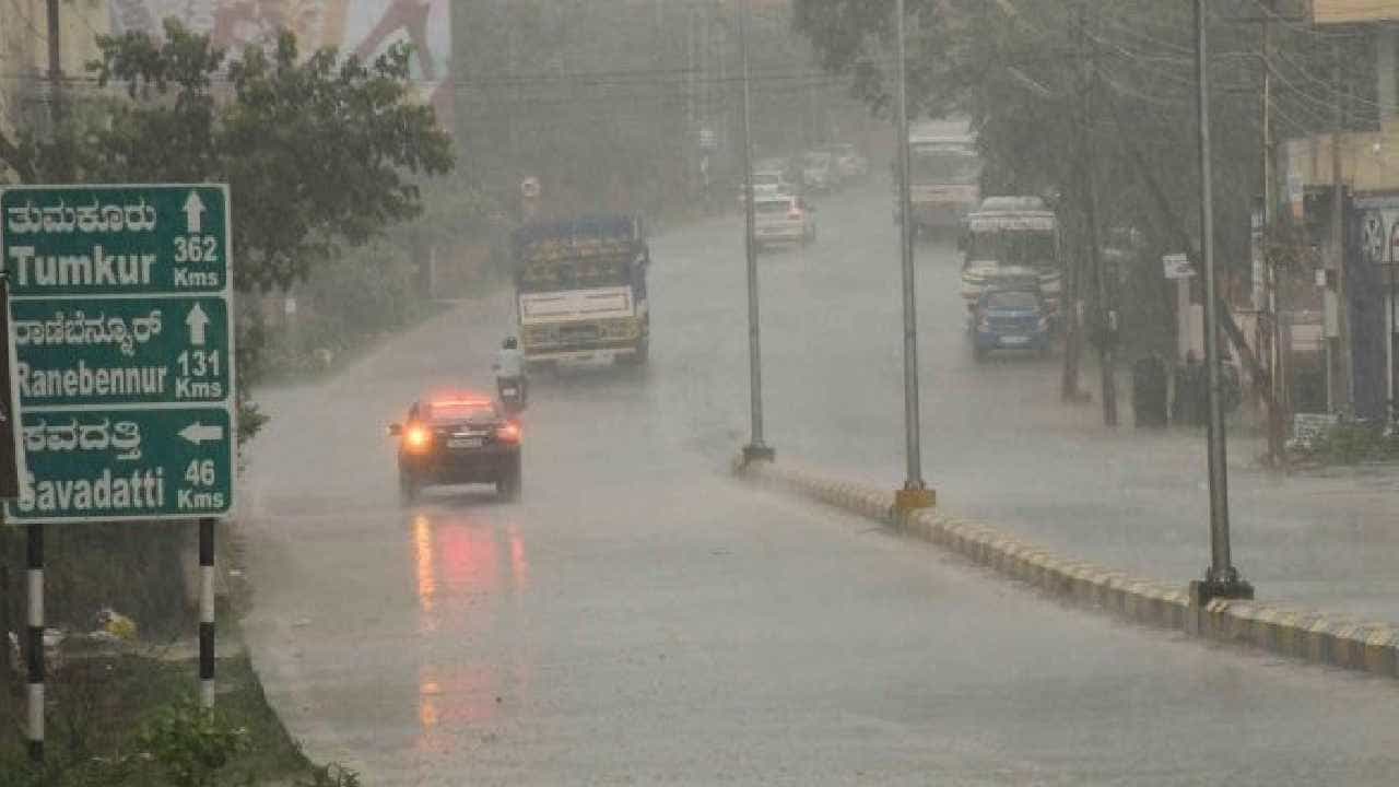 Karnataka Rains: ರಾಜ್ಯದ ದಕ್ಷಿಣ ಒಳನಾಡಿನ 6 ಜಿಲ್ಲೆಗಳಲ್ಲಿ ಇಂದು ಧಾರಾಕಾರ ಮಳೆ ಸಾಧ್ಯತೆ, ಯೆಲ್ಲೋ ಅಲರ್ಟ್ ಘೋಷಣೆ Karnataka Rains: ರಾಜ್ಯದ ದಕ್ಷಿಣ ಒಳನಾಡಿನ 6 ಜಿಲ್ಲೆಗಳಲ್ಲಿ ಇಂದು ಧಾರಾಕಾರ ಮಳೆ ಸಾಧ್ಯತೆ, ಯೆಲ್ಲೋ ಅಲರ್ಟ್ ಘೋಷಣೆ