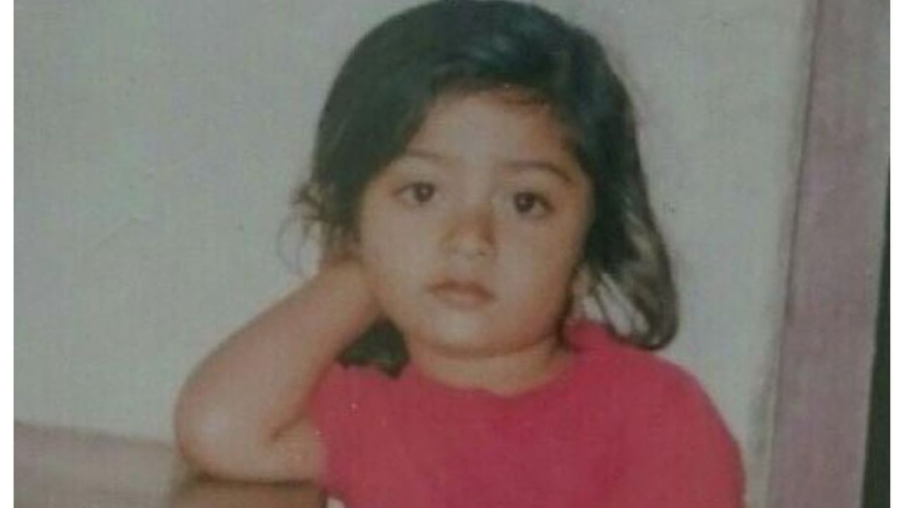 ಈ ಚಿತ್ರದಲ್ಲಿರುವ ಕನ್ನಡದ ಸ್ಟಾರ್ ನಟಿ ಯಾರೆಂದು ಗುರುತಿಸುತ್ತೀರಾ? ಈ ಚಿತ್ರದಲ್ಲಿರುವ ಕನ್ನಡದ ಸ್ಟಾರ್ ನಟಿ ಯಾರೆಂದು ಗುರುತಿಸುತ್ತೀರಾ?