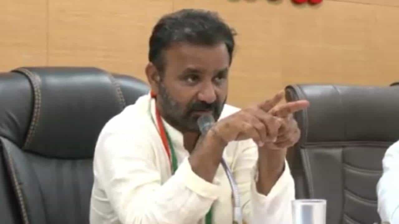 ಜಾನುವಾರುಗಳಿಗೆ ನಾನು ಇಂಜೆಕ್ಷನ್ ಮಾಡಬಹುದೇ? ಸಚಿವ ಸಂತೋಷ ಲಾಡ್ ಪ್ರಶ್ನೆಗೆ ಅವಕ್ಕಾದ ಪಶುವೈದ್ಯ ಜಾನುವಾರುಗಳಿಗೆ ನಾನು ಇಂಜೆಕ್ಷನ್ ಮಾಡಬಹುದೇ? ಸಚಿವ ಸಂತೋಷ ಲಾಡ್ ಪ್ರಶ್ನೆಗೆ ಅವಕ್ಕಾದ ಪಶುವೈದ್ಯ