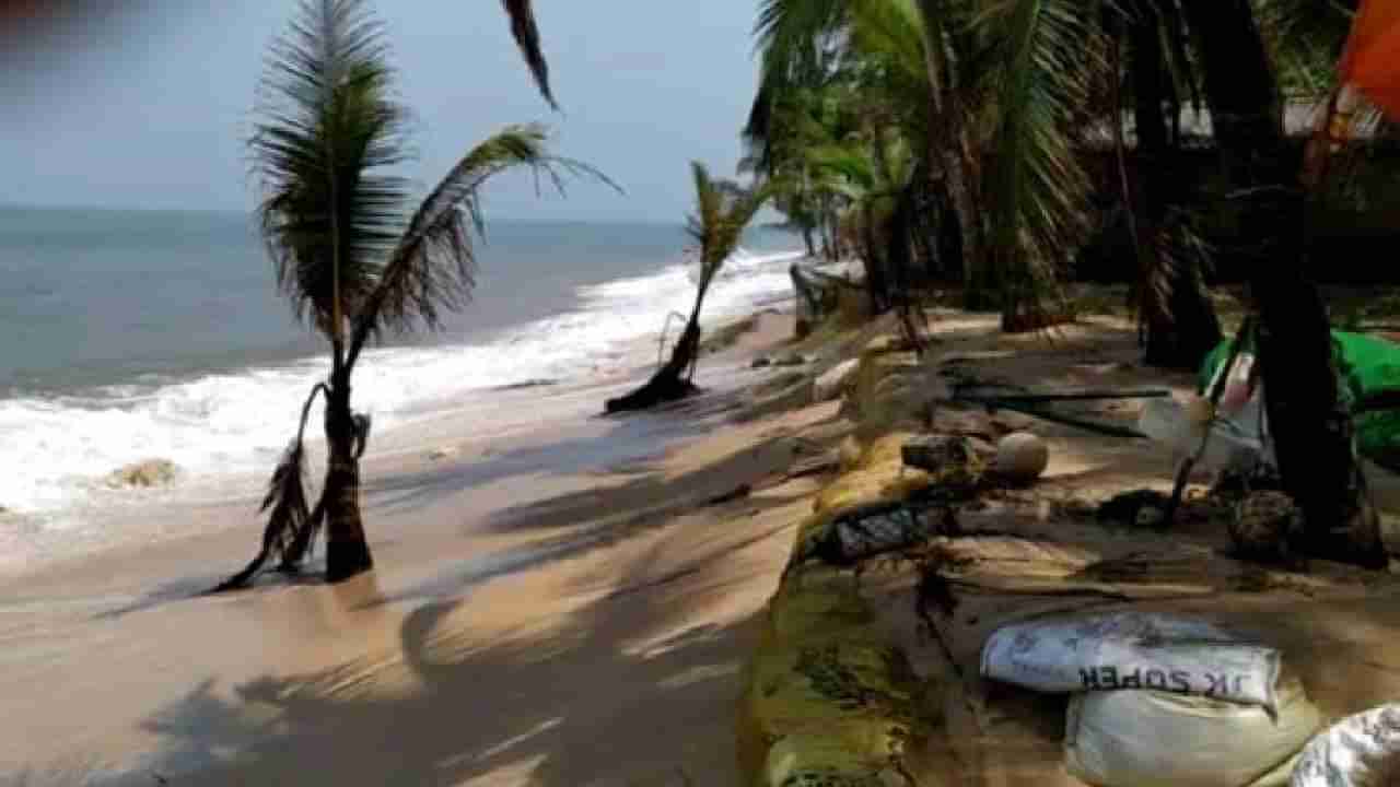 Biporjoy Cyclone: ಜೋರಾದ ಚಂಡಮಾರುತ ಅಬ್ಬರ: ಕಾರವಾರ ಕಡಲತೀರದಲ್ಲಿ ತೀವ್ರವಾದ ಕಡಲ್ಕೊರೆತ