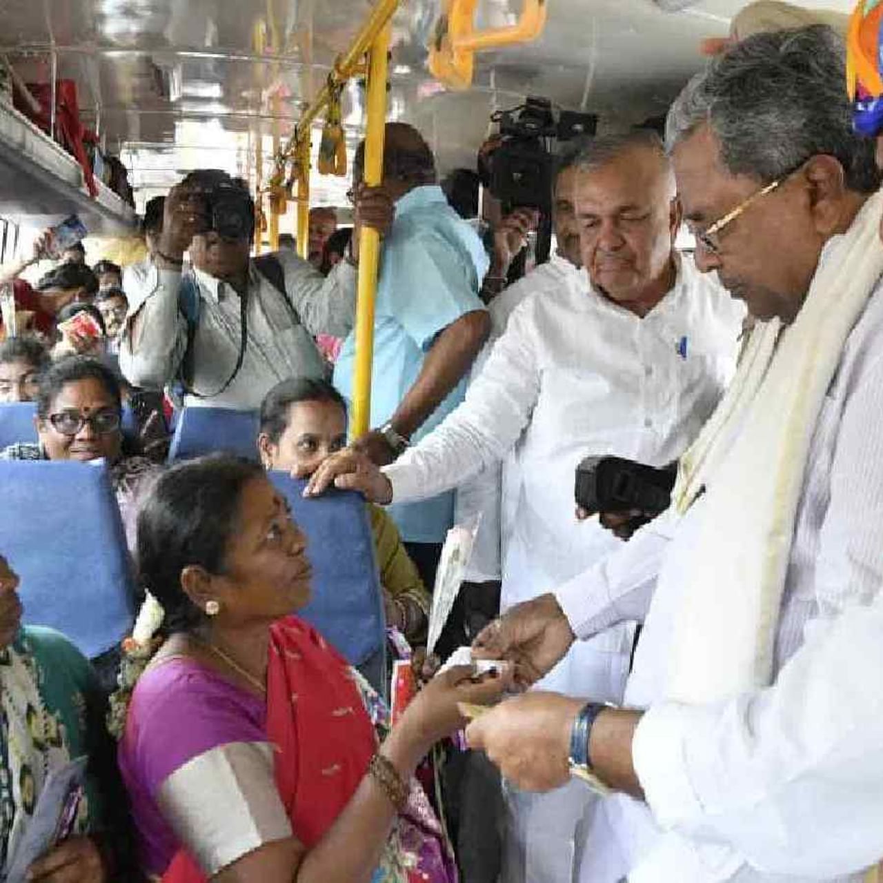 Shakti Scheme Grandmother enter the bus after saluting in Dharwad photo goes viral
