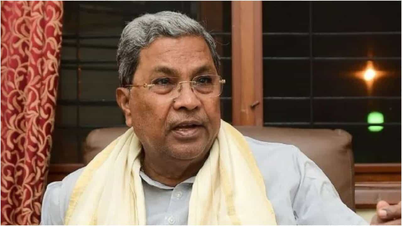 Karnataka Budget 2023: ಬಜೆಟ್ ಸಿದ್ಧತೆಯಲ್ಲಿ ವ್ಯಸ್ತರಾದ ಸಿಎಂ ಸಿದ್ದರಾಮಯ್ಯ; ಈ ಬಾರಿ ಹೆಚ್ಚಲಿದೆ ಆಯವ್ಯಯದ ಗಾತ್ರ Karnataka Budget 2023: ಬಜೆಟ್ ಸಿದ್ಧತೆಯಲ್ಲಿ ವ್ಯಸ್ತರಾದ ಸಿಎಂ ಸಿದ್ದರಾಮಯ್ಯ; ಈ ಬಾರಿ ಹೆಚ್ಚಲಿದೆ ಆಯವ್ಯಯದ ಗಾತ್ರ