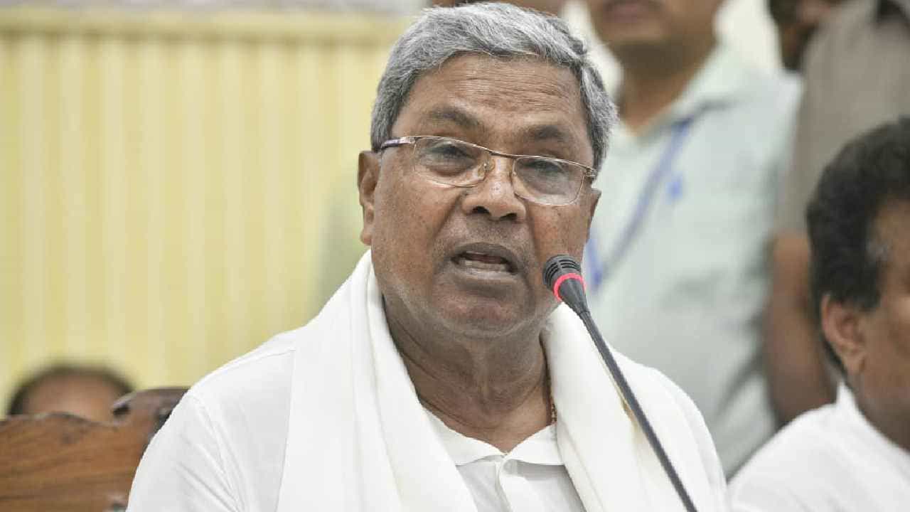 Karnataka Guarantee Schemes: 5 ಗ್ಯಾರಂಟಿ ಜಾರಿ, ಅಧಿಕೃತವಾಗಿ ಘೋಷಿಸಿದ ಸಿಎಂ: ಕಂಡೀಷನ್ಗಳೇನು? ಇಲ್ಲಿದೆ ವಿವರ Karnataka Guarantee Schemes: 5 ಗ್ಯಾರಂಟಿ ಜಾರಿ, ಅಧಿಕೃತವಾಗಿ ಘೋಷಿಸಿದ ಸಿಎಂ: ಕಂಡೀಷನ್ಗಳೇನು? ಇಲ್ಲಿದೆ ವಿವರ