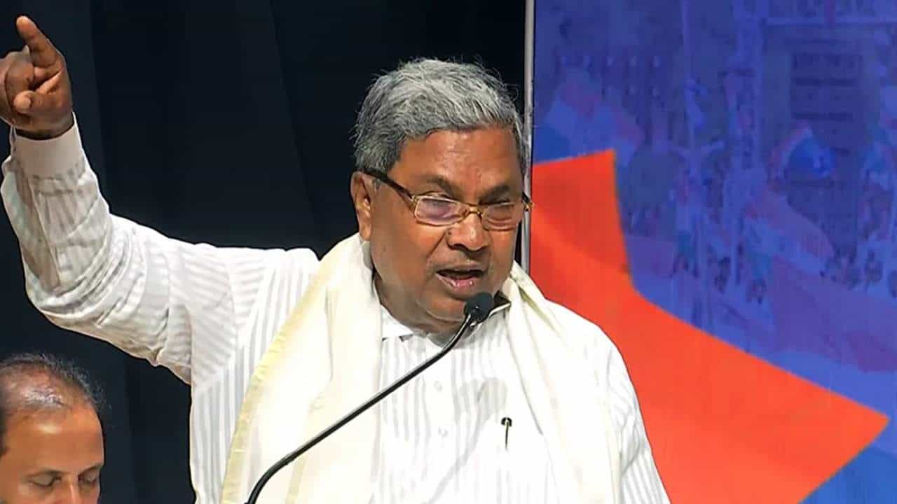 ಇನ್ನು ಮುಂದೆ ರಾಜ್ಯದಲ್ಲಿ ಅನೈತಿಕ ಪೊಲೀಸ್ಗಿರಿಗೆ ಅವಕಾಶವಿಲ್ಲ: ಸಿಎಂ ಸಿದ್ಧರಾಮಯ್ಯ ಇನ್ನು ಮುಂದೆ ರಾಜ್ಯದಲ್ಲಿ ಅನೈತಿಕ ಪೊಲೀಸ್ಗಿರಿಗೆ ಅವಕಾಶವಿಲ್ಲ: ಸಿಎಂ ಸಿದ್ಧರಾಮಯ್ಯ
