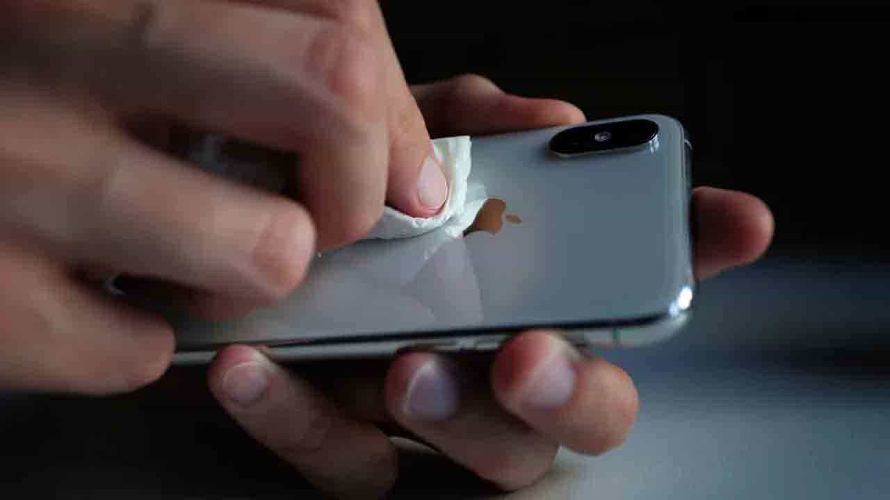 Mobile Camera Cleaning Tips: ಮನೆಯಲ್ಲೇ ಕುಳಿತು ಸ್ಮಾರ್ಟ್ಫೋನ್ ಕ್ಯಾಮೆರಾ ಕ್ಲೀನ್ ಮಾಡುವುದು ಹೇಗೆ? Mobile Camera Cleaning Tips: ಮನೆಯಲ್ಲೇ ಕುಳಿತು ಸ್ಮಾರ್ಟ್ಫೋನ್ ಕ್ಯಾಮೆರಾ ಕ್ಲೀನ್ ಮಾಡುವುದು ಹೇಗೆ?
