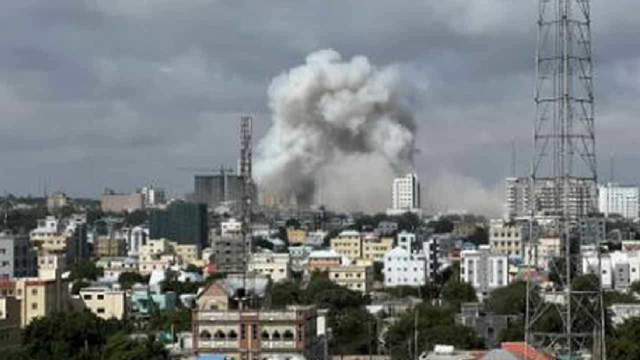 Somalia Bomb Blast: ಸೊಮಾಲಿಯಾದ ಲೋವರ ಪ್ರದೇಶದಲ್ಲಿ ಬಾಂಬ್ ಸ್ಫೋಟ: 27 ಸಾವು Somalia Bomb Blast: ಸೊಮಾಲಿಯಾದ ಲೋವರ ಪ್ರದೇಶದಲ್ಲಿ ಬಾಂಬ್ ಸ್ಫೋಟ: 27 ಸಾವು