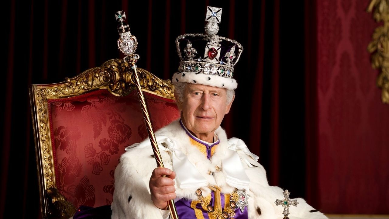 King Charles III Birthday: ಕಿಂಗ್ ಚಾರ್ಲ್ಸ್ III ಜನ್ಮದಿನಕ್ಕೆ ವಿಶೇಷ ಸೈನ್ಯ ಪರೇಡ್, ಭಾರತೀಯರು ಸೇರಿ 1,171 ಸಾಧಕರಿಗೆ ಬ್ರಿಟಿಷ್ ಗೌರವ King Charles III Birthday: ಕಿಂಗ್ ಚಾರ್ಲ್ಸ್ III ಜನ್ಮದಿನಕ್ಕೆ ವಿಶೇಷ ಸೈನ್ಯ ಪರೇಡ್, ಭಾರತೀಯರು ಸೇರಿ 1,171 ಸಾಧಕರಿಗೆ ಬ್ರಿಟಿಷ್ ಗೌರವ
