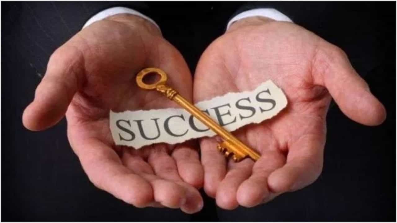 Success: ಈ ನಾಲ್ಕು ಜನರ ಬೈಗುಳ, ಟೀಕೆಯನ್ನು ಪ್ರೀತಿಯಿಂದ ಸ್ವೀಕರಿಸಿದರೆ ಜೀವನದಲ್ಲಿ ಯಶಸ್ಸು ಖಂಡಿತ! Success: ಈ ನಾಲ್ಕು ಜನರ ಬೈಗುಳ, ಟೀಕೆಯನ್ನು ಪ್ರೀತಿಯಿಂದ ಸ್ವೀಕರಿಸಿದರೆ ಜೀವನದಲ್ಲಿ ಯಶಸ್ಸು ಖಂಡಿತ!