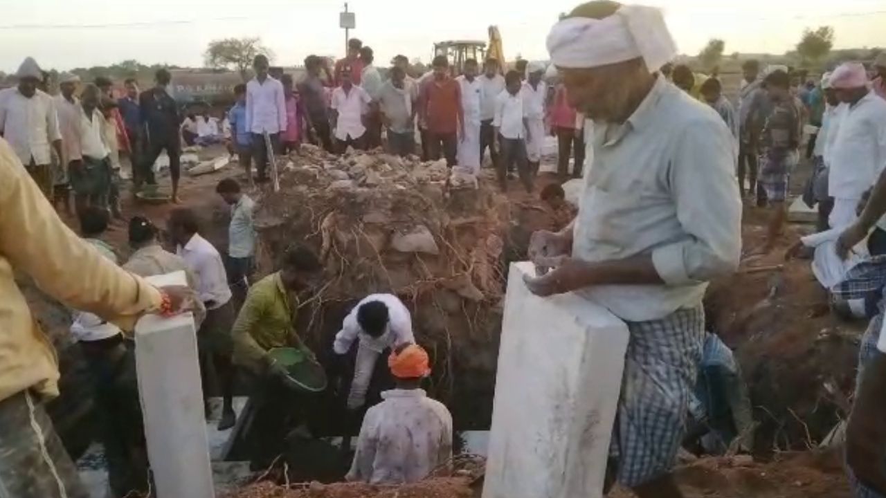 ದೇವಸ್ಥಾನದ ಕಾಮಗಾರಿಯಲ್ಲಿ ತೊಡಗಿದ ಜನ ಮದ್ಯ ಹಾಗೂ ಮಾಂಸ ಮುಟ್ಟಂಗಿಲ್ಲ. ಕಾಮಗಾರಿ ವೇಳೆ ಶೌಚಕ್ಕೆ ಹೊದರೂ ಸ್ನಾನ ಮಾಡಿ ಕೆಲಸದಲ್ಲಿ ಭಾಗಿಯಾಗಬೇಕು ಎಂಬ ಕಟ್ಟುನಿಟ್ಟಿನ ಷರತ್ತುಗಳೊಂದಿಗೆ ದೊಡ್ಡಬಳ್ಳಾಪುರದ ಸುರೇಶ್ ಎಂಬ ಶಿಲ್ಪಿಯ ಮಾರ್ಗದರ್ಶನದಲ್ಲಿ ನಿರ್ಮಾಣ ನಡೆಯಿತು. 